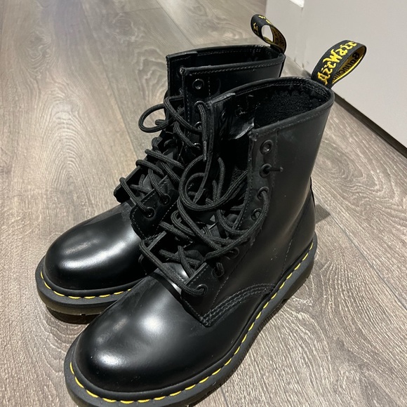 1460 WOMEN'S NAPPA LEATHER LACE UP BOOTS - Picture 2 of 7